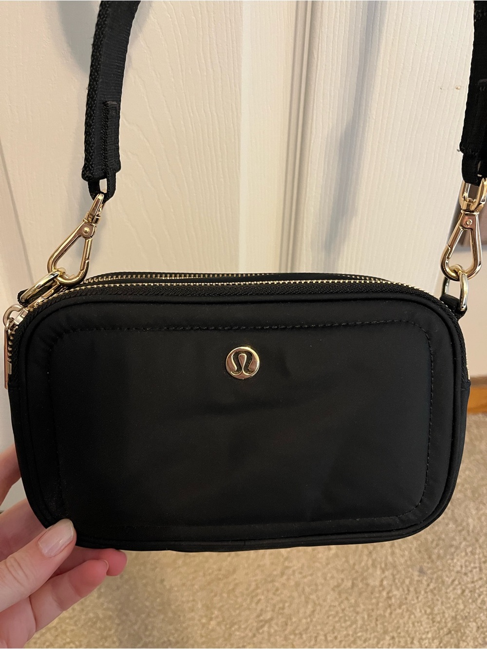Lululemon Black Crossbody Bag - Picture 2 of 11
